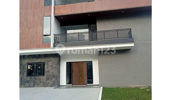 Rumah Brand New 3 Lantai Hoek di Sutra Flamboyan Alam Sutera, Tangerang Selatan