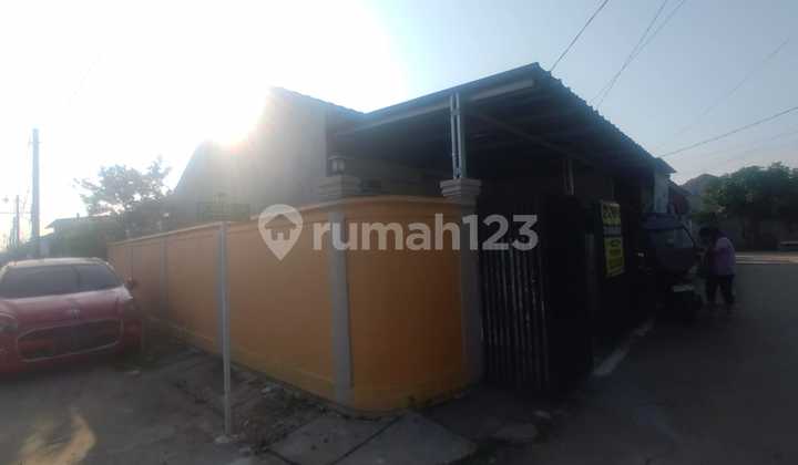 Cheap House for Sale in Griya Artha Sepatan, Ready to Occupy
