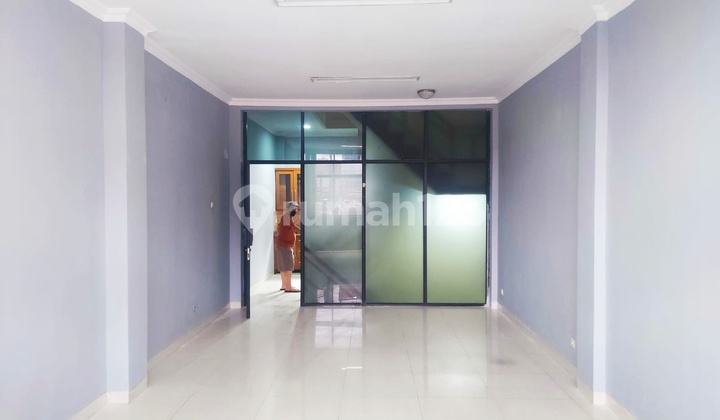 Good & Ready to Occupied, 3.5 Story Shop House, Strategic Location, in Fatmawati Good & Ready to Occupied, 3.5 Story Shop House, Strategic Location, in Fatmawati