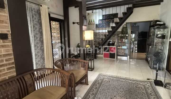 Dekat Akses Tol, Rumah, 1,5 Lantai, SHM, Dekat Masjid, di Bintaro