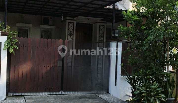 Rumah di Royal Residence dengan Lingkungan Asri dan Kondisi Terawat (73030 Li) Rumah di Royal Residence dengan Lingkungan Asri dan Kondisi Terawat (73030 Li)