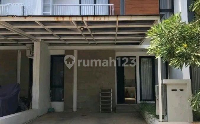 Disewakan Rumah Semi Furnished 2 Lantai Sudah Renov