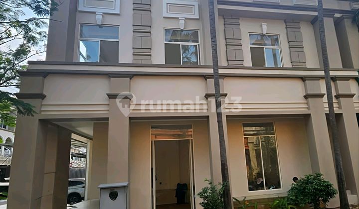 For rent, newly renovated shop house hook in Grand Galaxy City, Bekasi. For rent, newly renovated shop house hook in Grand Galaxy City, Bekasi.