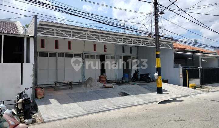 For rent 3 attached shophouses, ready for renovation in Jaka Setia, near Galaxy. 1