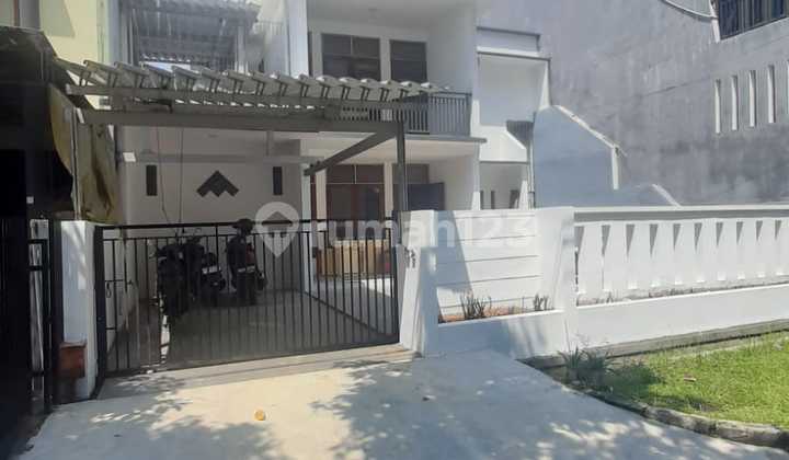 For Rent 2-Story House in Taman Century I Pekayon Bekasi For Rent 2-Story House in Taman Century I Pekayon Bekasi