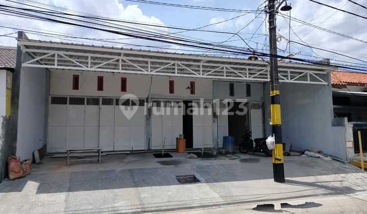 For rent 3 attached shophouses, ready for renovation in Jaka Setia, near Galaxy. 2