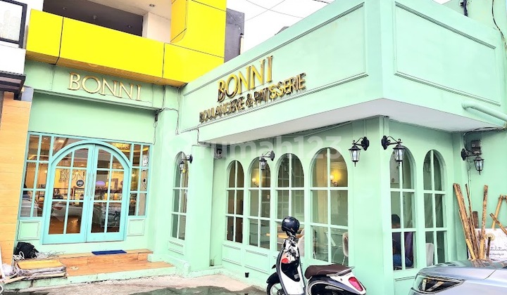 For rent, 1-story shop house on the main road of Taman Galaxy, Bekasi. 2