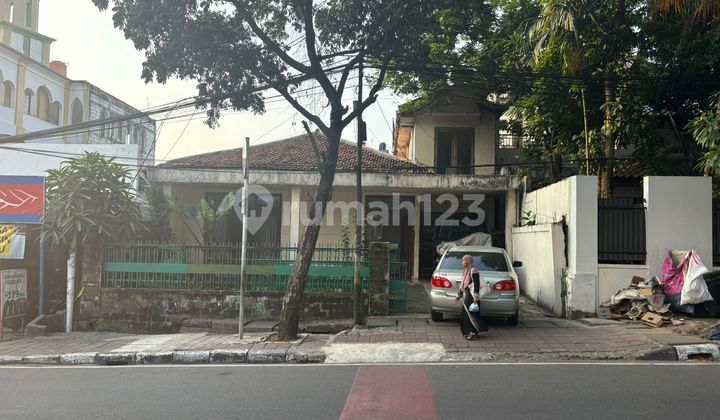Rumah lokasi strategis di Jakarta Selatan