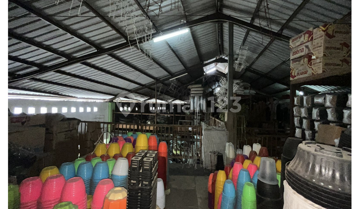 Gudang di Karang Mulia, Ciledug, Jakarta Barat