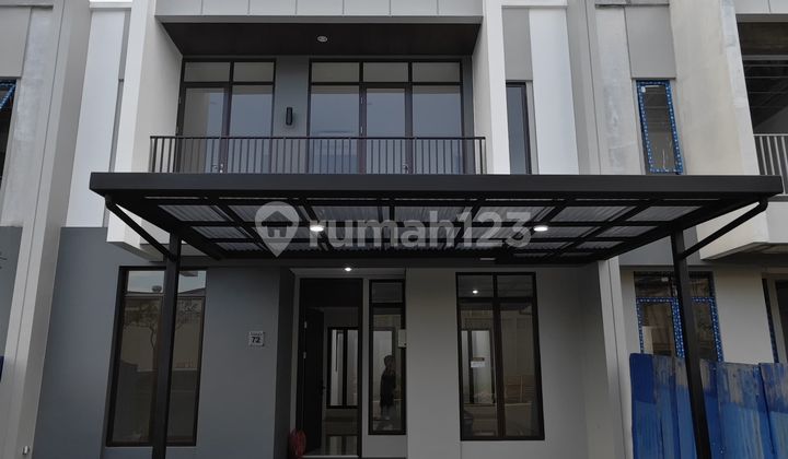 Disewakan Rumah Paramount Petals 4 Kamar Tidur 2 Lantai Jalan Depan Luas. Harga Masih bisa Nego 1