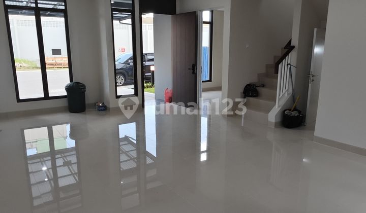 Disewakan Rumah Paramount Petals 4 Kamar Tidur 2 Lantai Jalan Depan Luas. Harga Masih bisa Nego 2