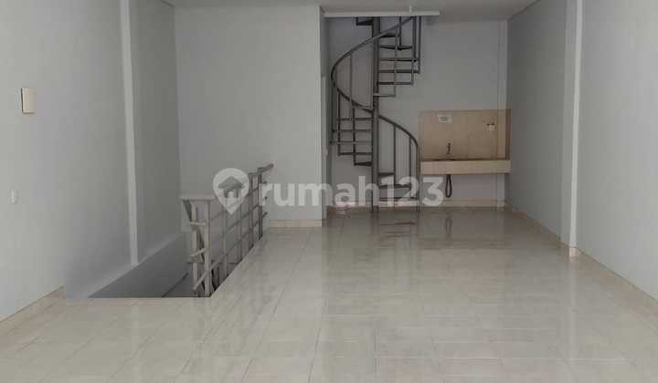 Ruko Patos, Pakuwon City 2 Lantai Siap Huni Ruko Patos, Pakuwon City 2 Lantai Siap Huni