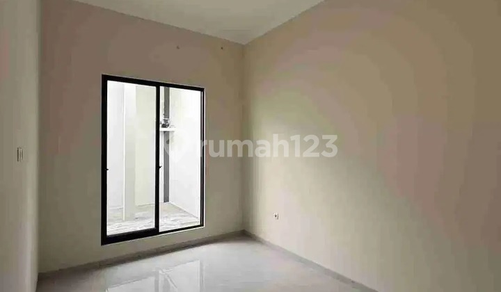 Rumah Baru 2 Lantai, Desain Mewah Kekinian Manyar Kertoadi 2