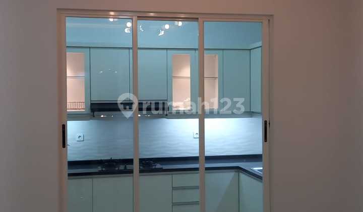 Rumah Baru 2 Lantai, Lokasi Depan Pakuwon City Rumah Baru 2 Lantai, Lokasi Depan Pakuwon City