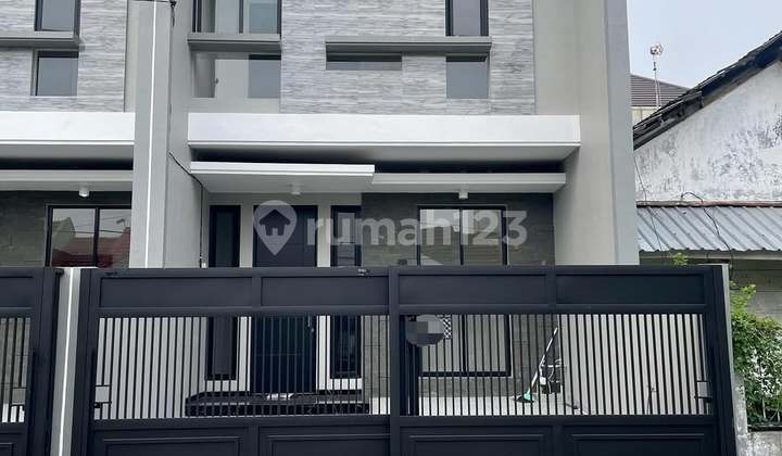 2 Unit Rumah Baru Gress 2 Lantai Klampis Semolo, Surabaya Timur 2 Unit Rumah Baru Gress 2 Lantai Klampis Semolo, Surabaya Timur
