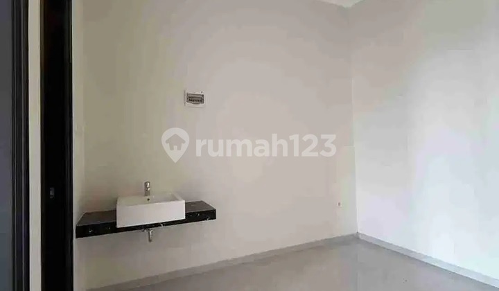 Rumah Baru 2 Lantai, Desain Mewah Kekinian Manyar Kertoadi Rumah Baru 2 Lantai, Desain Mewah Kekinian Manyar Kertoadi