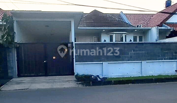 For rent. Beautiful house on main road. Bukit Cimanggu City. Toll access.
