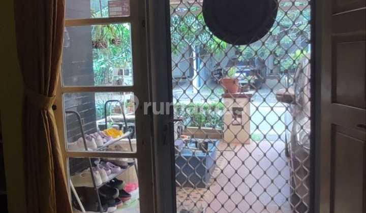 Jual Cepat Rumah 2 Lantai Sangat Strategis di Legenda Wisata 2