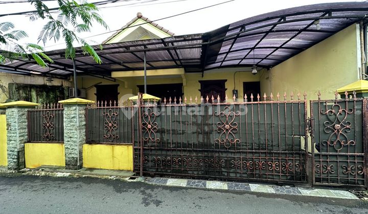 Dijual Cepat Rumah Lokasi Strategis Cipayung - Di Jakarta Timur .