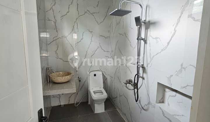 Di Jual Rumah Baru Ada Kolam Renangnya Dalam Cluster Dekat Lrt Harjamukti 2