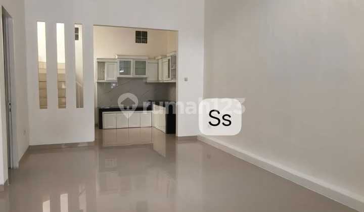 For Sale, Kota Wisata House. Neat, Ready to Occupy. 2