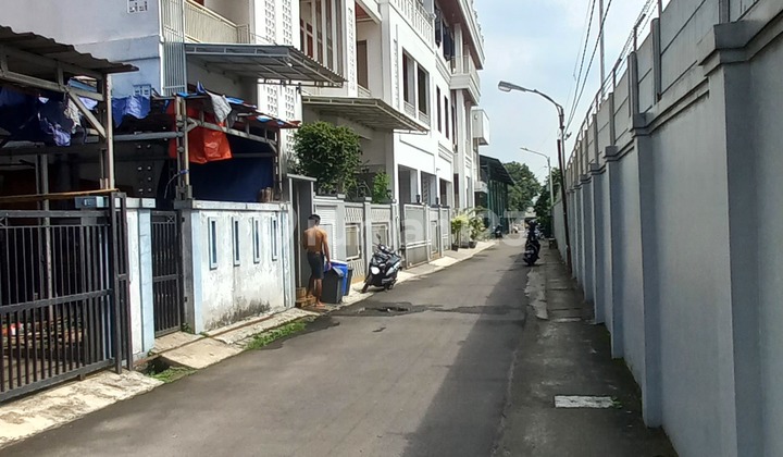 House for Sale Near Pasar Modern Grand Wisata 2