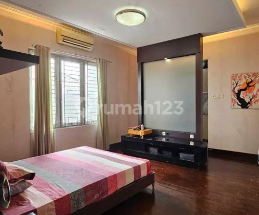 Di Jual Rumah Mewah Cantik Dan Produktif Di Boulevard Kota Wisata 2