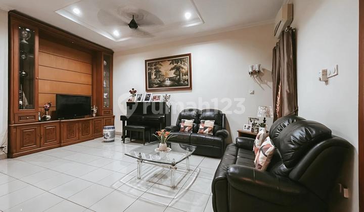 Rumah 2 Lantai Siap Huni Lokasi Bagus 2