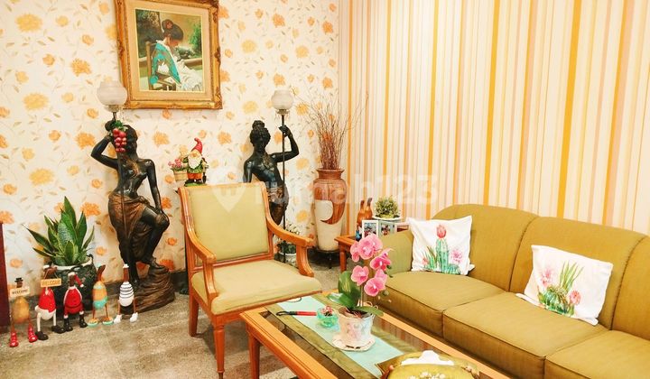 Rumah Hoek Dengan Sirkulasi Yang Baik