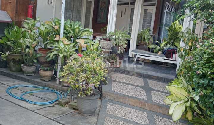 FOR SALE: READY-TO-OCCUPY, GREEN, & COMFORTABLE HOUSE ON JL. KACA PIRING