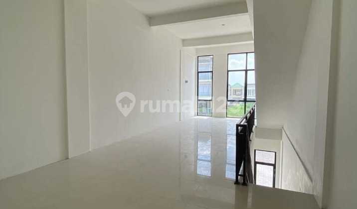 For Rent 3-Story Shop House in Eastern Park, Surabaya