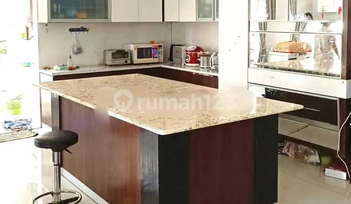 DIJUAL RUMAH 2,5LT SIAP HUNI DI DHARMAHUSADA INDAH, FURNISH 2