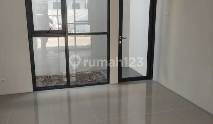 For Rent: Ready-to-Occupy House in Royal Residence Cluster Serenade, Surabaya 2