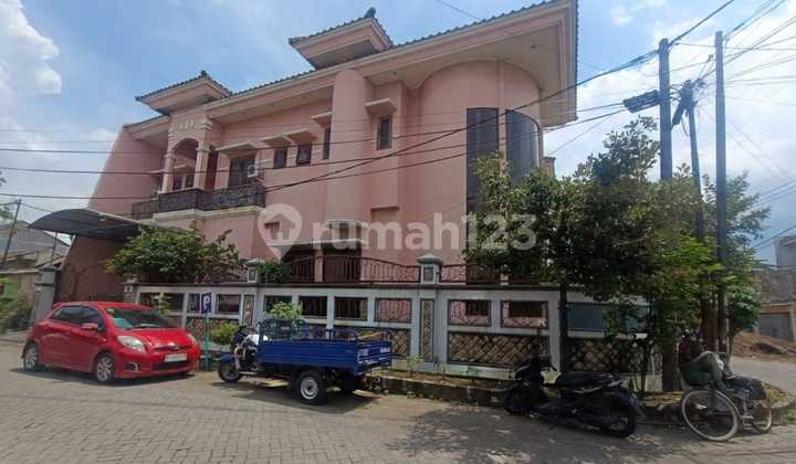 Dijual Rumah 2 Lantai di Kutisari Utara Dijual Rumah 2 Lantai di Kutisari Utara