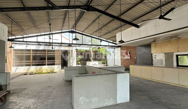DIJUAL/DISEWAKAN RUMAH EX RESTO + GEDUNG 4 LANTAU AREA KOMERSIL DI RUNGKUT INDUSTRI 2