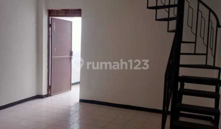FOR RENT: 2-STORY SHOPHOUSE LOCATED ON MANYAR MAIN ROAD, SURABAYA 2