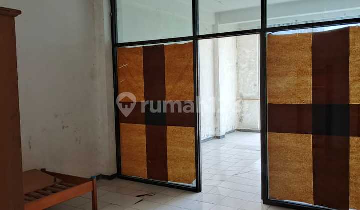 FOR SALE READY-TO-USE SHOPHOUSE IN WEST TENGGILIS NEAR JEMURSARI MAIN ROAD 2