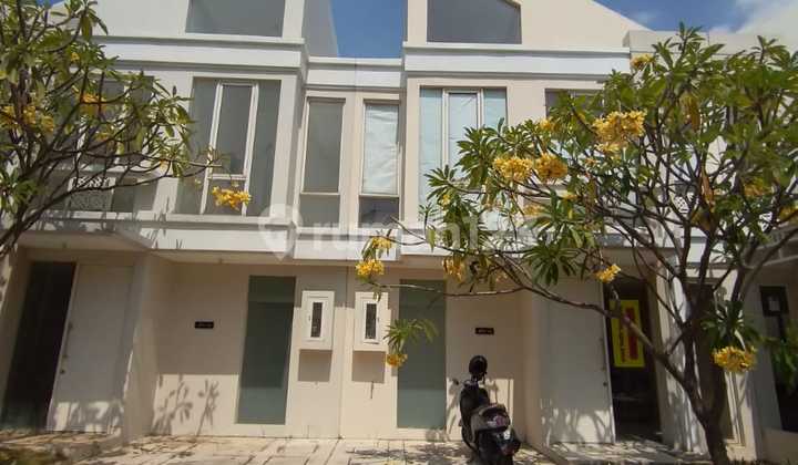 Dijual Rumah Murah Siap Huni di Grand Pakuwon Cluster Adelaide, Surabaya 1