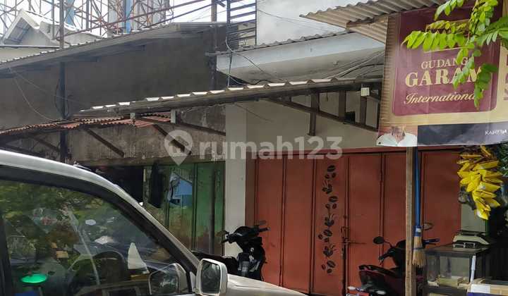 DISEWAKAN RUMAH USAHA 1LT SIAP PAKAI DI PUCANG JEJER, LOKASI STRATEGIS
