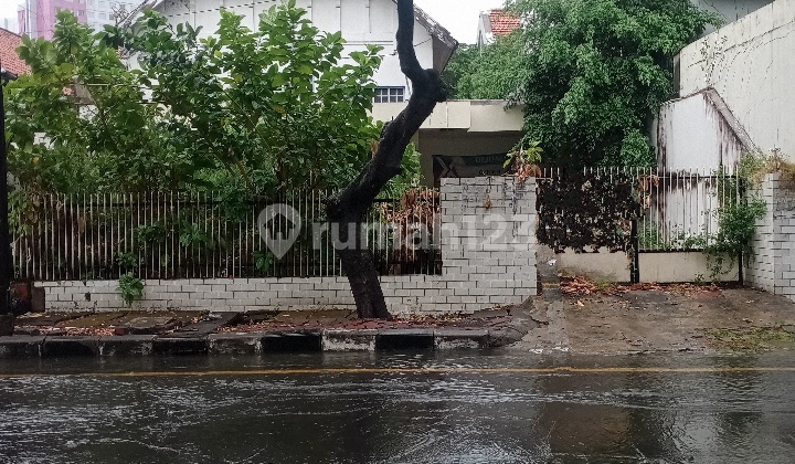 FOR SALE HOUSE IN RAYA BILITON, SURABAYA