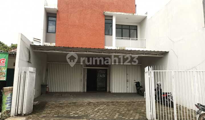 Ready-to-Occupy Commercial Building for Clinic or Office in Ciomas