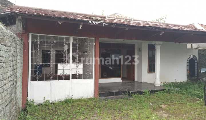 Beautiful Old Pajajaran House V Near Vila Duta Suitable for Boarding Business, etc. Beautiful Old Pajajaran House V Near Vila Duta Suitable for Boarding Business, etc.