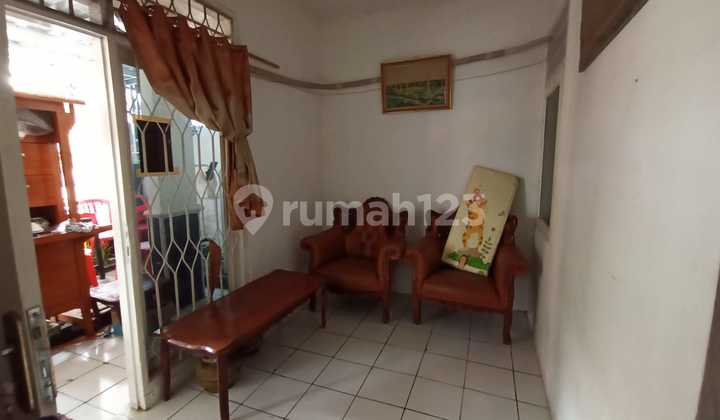 Adem Ciluar House, Serene, Spacious Backyard, Suitable for a Friendly Business.