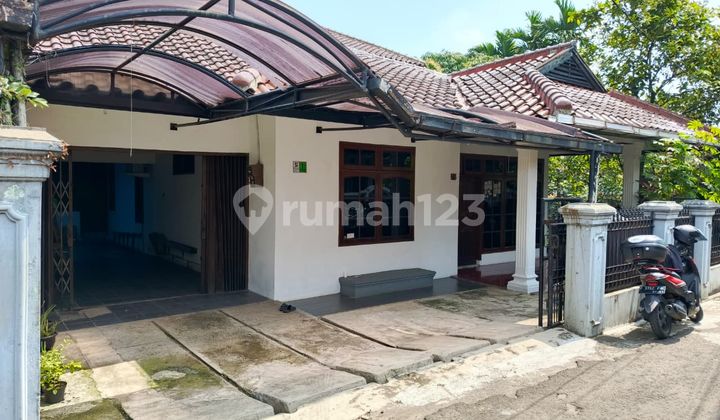 Rumah Luas Kolam Ikan Besar Minim Renovasi SHM Loji, Bogor Semi Furnished