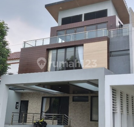 Exclusive Santorini Modern House Sentul City