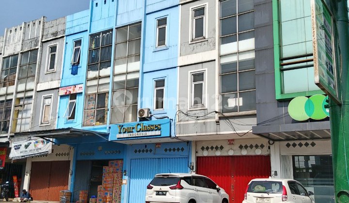 3.5-Storey Shop House with Spacious Parking in Gunung Batu, Bogor 1