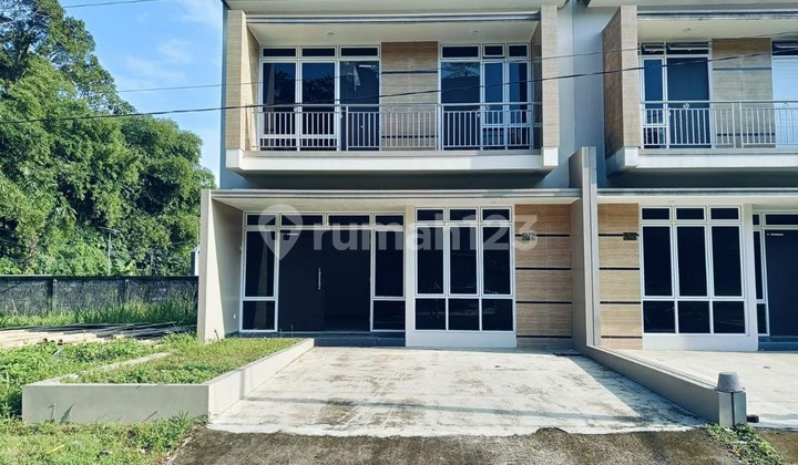 Rumah 2 Lantai Strategis Dekat Stasiun Rumah 2 Lantai Strategis Dekat Stasiun