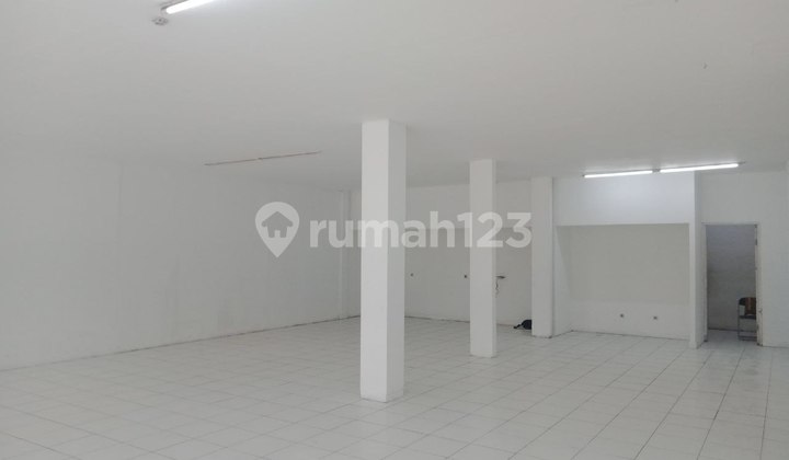 Ruko Gandeng Parkiran Luas di Bogor Barat