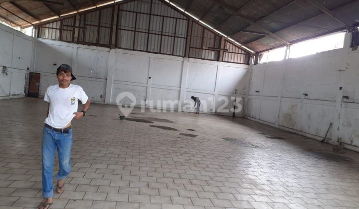 Warehouse and 10-Door Rental Units by Pemda Karadenan Main Road Warehouse and 10-Door Rental Units by Pemda Karadenan Main Road