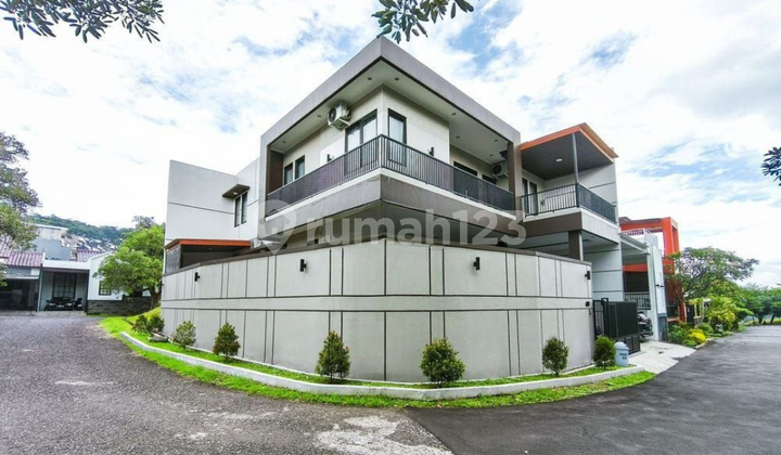 Luxury Furnished 2-Story Hook House in Bogor Nirwana Residence Luxury Furnished 2-Story Hook House in Bogor Nirwana Residence